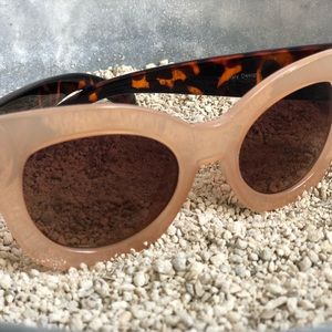 Accessories - PEACH & TORTOISE CAT-EYE SUNNIES Accessories - PEACH & TORTOISE CAT-EYE SUNNIES